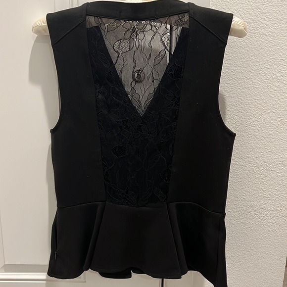 Robbi & Nikki peplum top. Lace detail on back. - Picture 2 of 2